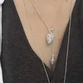 Collar ajustable plateado con colgante de piña y una cadena en Y de elegante diseño minimalista. - Collares de piña pequeña en plata gruesa