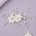 Peigne à cheveux de mariée élégant avec fleurs blanches, perles et strass brillants mariage - Pince à cheveux bec de canard photogénique HS-J7399S