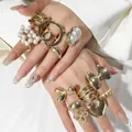 Vintage Barock Goldlegierung Ring Set mit großen Perlen und geometrischen Herzformen - Vintage Barock Kunstperlen-Ring-Set (32529-ring-G-EP)