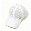 Détail de casquette en dentelle blanche avec broderie florale et badge métallique doré H - Blanc Strass Étiquette R / Adulte, Circonférence du chapeau 58cm réglable