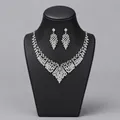 Elegantes silbernes Brautschmuck-Set mit funkelnder Strass-Halskette und Ohrringen - Schwerer Strass Silber Schmuckset (NS-J6526S)