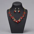 Elegantes Brautschmuck-Set mit roten Rosen, Perlen und Kristallen in hochwertiger Goldoptik - Rosen Date Vielseitiges Schmuckset (NS-J6490)
