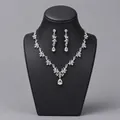 Elegantem silbernem Brautschmuck-Set mit Strass-Halskette und Tropfenohrringen - Silber Erwachsenwerden Schmuckset (NS-J6499S)