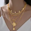 Elegante conjunto de collares de varias capas dorados con colgantes de candado y moneda - 6661601HB / Collar