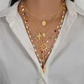 Conjunto de collares dorados en capas con cruz religiosa, colgante de sol y perlas finas - 6657501HB / Collar