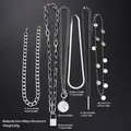 Vista detallada de un juego de 9 collares multicapa plateados con varios diseños - 6683901HB / Collar