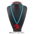 Collana di perline blu stile boho fatta a mano con un grande ciondolo a granchio rosso - Perline Blu e Granchio Rosso (N13510)