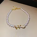 Elegante pulsera de perlas blancas con un dije de serpiente dorada y circonitas brillantes - Lujo Serpiente Colgante Ojo Verde (7#)