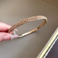 Elegante bracciale rigido placcato oro rosa con due file di brillanti cristalli champagne - Rosa Strass / Oro