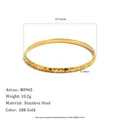Detailansicht mit Maßen und Spezifikationen für gehämmerten Edelstahl-Armreif in Gold - Breite 4.3mm