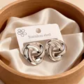 Orecchini a spirale geometrici vintage in acciaio inossidabile argento lucido - Triangolo Intrecciato (BJGE0334) / Colore acciaio
