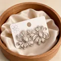 Orecchini a perno a margherita in acciaio inossidabile argento dal design vintage - Fiore / Colore acciaio