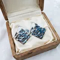 Orecchini quadrati vintage in acciaio inossidabile con texture smalto marmo blu premium - Cubo / Colore acciaio