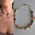 Collana da spiaggia boho con conchiglie naturali e catena a maglie dorate per l'estate - Collana di Perline con Conchiglia Toni Chiari