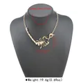 Gedetailleerd overzicht van gouden schorpioen ketting met strass en afmetingen. - Schorpioen Hanger Ketting Stijl (N13709) / Goud