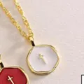 Collier en acier inoxydable plaqué or avec pendentif hexagonal en émail blanc et croix - Blanc (Or)