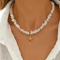 Elegante collana da spiaggia boho con ciondolo a stella marina dorata e pietre bianche - Collana Stella Marina in Pietra Bianca Irregolare (3245)