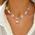 Collana boho con ciondolo a conchiglia, fiori color pastello e perle finte per spiaggia - Collana Conchiglia a Fiori Colorati Macaron (M-506)