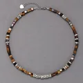 Détail de perles cubes en œil de tigre et d'entretoises en cristal sur un collier en acier. - Oeil de Tigre Carré avec Entretoise Or / 38+5cm / Alternance de Brun Foncé et Clair