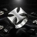 Gepolijste roestvrijstalen ring met een minimalistisch Maltezer kruis ontwerp voor dames - US Maat 7 / Zilver