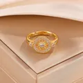 Eleganter vergoldeter Ring mit Sonnenschliff-Design und klaren Zirkoniasteinen im Wabenstil - Zifferblatt Geometrischer Stil (ZPR1462A) / Einstellbar Offen / Gold