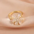 Eleganter vergoldeter offener Ring mit funkelndem Zirkonia Blumendesign für Damen - Blumen-Cluster-Stil (ZPR1437B) / Einstellbar Offen / Gold