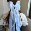 Elegante fermaglio per capelli con fiocco in raso bianco e lunghi nastri per donne - Stile Filo Overlock (N. 60) / Bianco