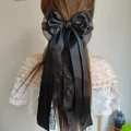 Elegante fermaglio per capelli con grande fiocco di raso nero, strati di rete e nastri - Stile Filo Overlock (N. 60) / Nero