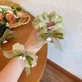 Elegante elastico per capelli verde con mughetto e fiocco in stile fiabesco - Elastico per Capelli Mughetto / verde pisello