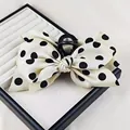 Elegante molletta per capelli con fiocco in raso crema e pois neri, accessorio vintage - Fermaglio per Capelli a Pois Irregolari / Beige a Pois