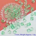 Nahaufnahme von 11 mm grünen Glasperlen mit Goldfolie für DIY-Schmuckherstellung - Grüner Löwentanz