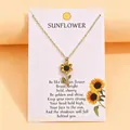 Zonnebloem hanger ketting op een kaart met inspirerende citaten en perzikkleurige achtergrond. - Zonnebloem Stijl (02 kc gold)