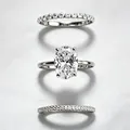 Elegante driedelige sprankelende zirkonia ringenset voor dames in een gedetailleerde opname - Zilveren 3-delige Set / Maat 7