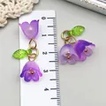 Colgante de lirio de los valles en acrílico 3D violeta con hoja verde y escala - Púrpura