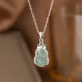 Eleganter silberner Flaschenkürbis-Anhänger mit grünen Steinen und Kristallen - Faux Chalcedon Hulu (9071)