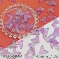 Détail de breloques queue de sirène violettes avec paillettes dorées pour bijoux. - Queue de poisson violet transparent