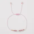 Verstellbares rosa Kordelarmband mit rosa Natursteinen, weißer Perle und goldenen Kupferperlen - Rosa