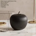 Décoration pomme en céramique noire moderne avec texture nervurée pour la maison - Pomme à Rayures Légères / L / Noir