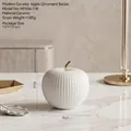 Décoration de pomme en céramique blanche moderne avec tige dorée et texture nervurée - Pomme à Rayures Légères / S / Blanc