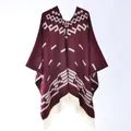 Poncho bordeaux stile western con motivi geometrici e nappe con frange bianche - 130x150cm / Pullover Western Cowboy Rosso Giuggiola Scuro