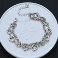 Bracelet en argent avec de jolies breloques cœurs et zircons colorés sur socle blanc - Style de Double Chaîne Cœur Ajouré (SL0566) / Argent antique