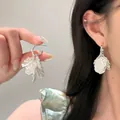 Boucles d'oreilles muguet de style français avec pétales en cristal blanc texturé - Aiguille D'argent - Blanche - Argent