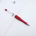 Bolígrafo rojo para manualidades con pedrería brillante y acabado metálico único. - Incrustaciones de Circonita / Rojo