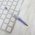 DIY Perlen-Kugelschreiber in Lila mit funkelndem Strass-Griffdesign - Perlenstil / Stilles Blau