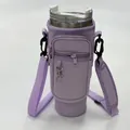 Μωβ τσάντα μεταφοράς ποτηριού 40oz με διπλές τσέπες και ρυθμιζόμενο λουράκι - Μεγάλη θήκη ποτηριού και τσέπη (στιλ μπρελόκ) - Μοβ