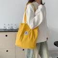 Borsa a tracolla grande in velluto a coste giallo da donna con un design minimalista - Giallo