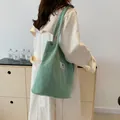 Borsa tote grande in velluto a coste verde da donna in stile minimalista moderno - Verde