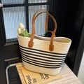 Sac fourre-tout en paille tissée beige avec rayures noires et anses en cuir - Style 1 Sans Fermeture Éclair / 40x25 / Blanc Cassé