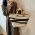 Grand sac fourre-tout tissé à rayures avec poignées en bambou pour femmes, style chic - Haut 45xBas 30xHauteur 30 / Beige et noir