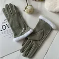 Warme olijfgroene gebreide winterhandschoenen met witte imitatiebontrand en parelversieringen - Parel Bontmanchet Stijl (024) / Groen
